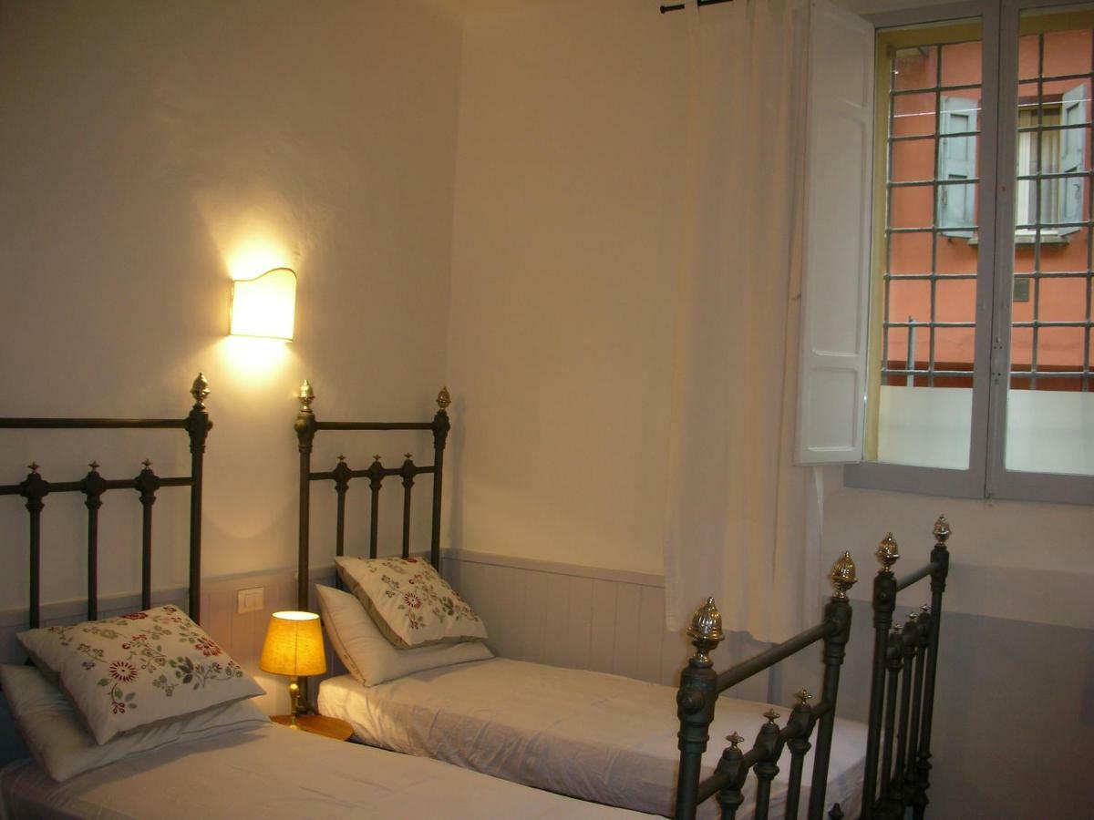 Nice Apartments In Downtown Bologna Ngoại thất bức ảnh